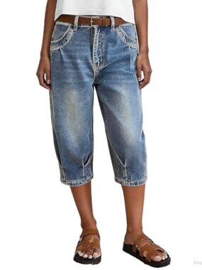 Women's Straight Leg Mid Rise Capri Jeans with Pleated Detail Cotton Blend